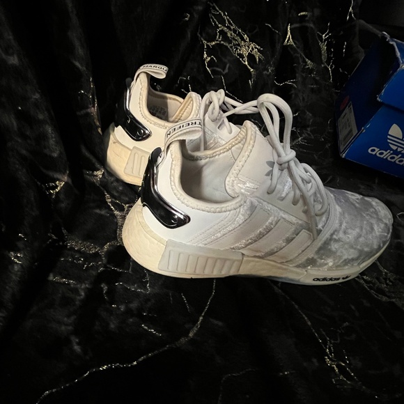 Adidas - Picture 4 of 6